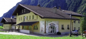 schule-aussen-990
